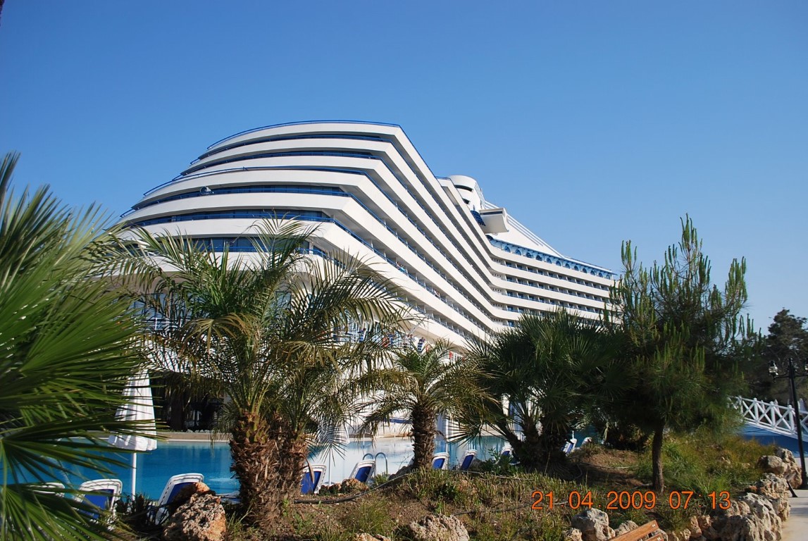 imagini hotel TITANIC LARA